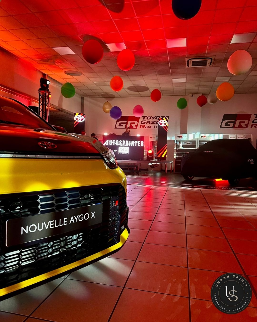 Toyota Aygo X Hybride en avant-plan – mise en lumière reveal événementiel Urban Spirit Audiovisuel